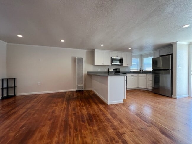 Building Photo - East Eureka! Top to bottom remodel, 2/1 house w/ garage