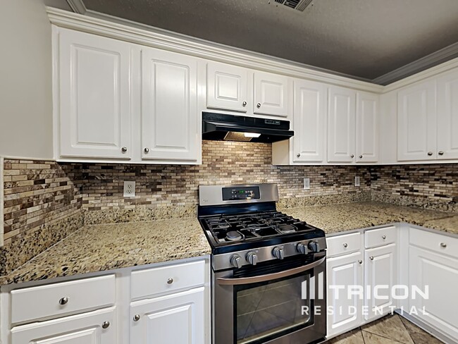 Building Photo - 404 Gresham Dr