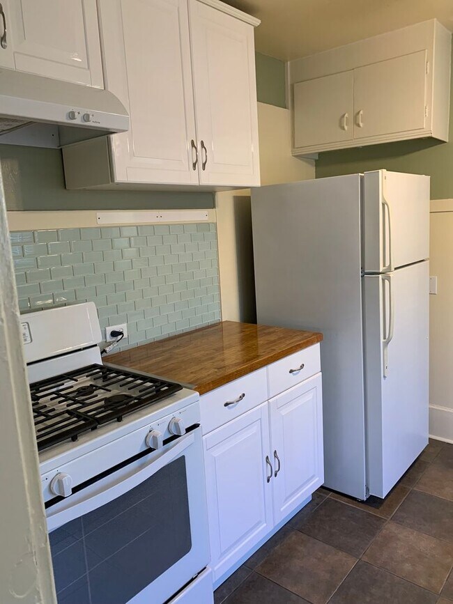 Building Photo - Old World Charm in Cortez Hills!