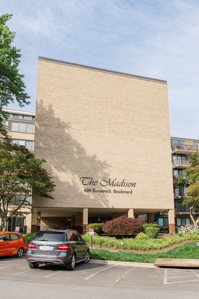 Building Photo - 600 Roosevelt Blvd