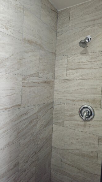 Building Photo - 18960 NW 7th Ave