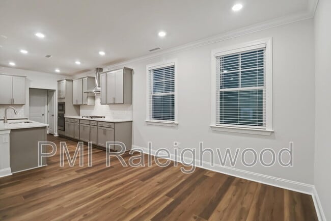 Building Photo - 304 Canyon Spring Trl