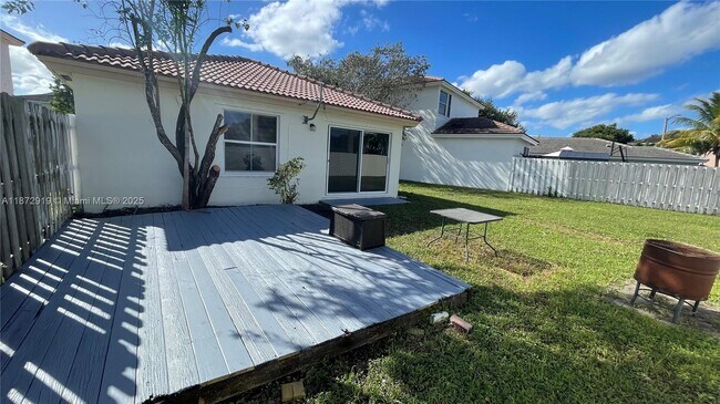 Building Photo - 6952 SW 148 Ln