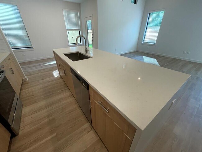 Building Photo - 2517 Appian Way