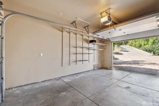 Building Photo - 20 Benthill Ct