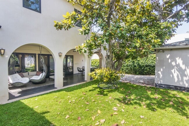 Building Photo - Prime Single Family Home