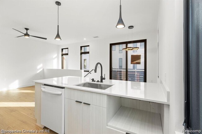 Building Photo - 1642 Bagley St