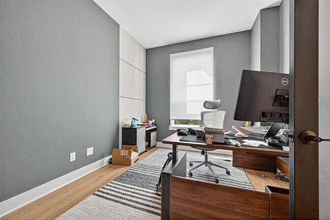 Building Photo - 7727 Pleasant Crst Dr