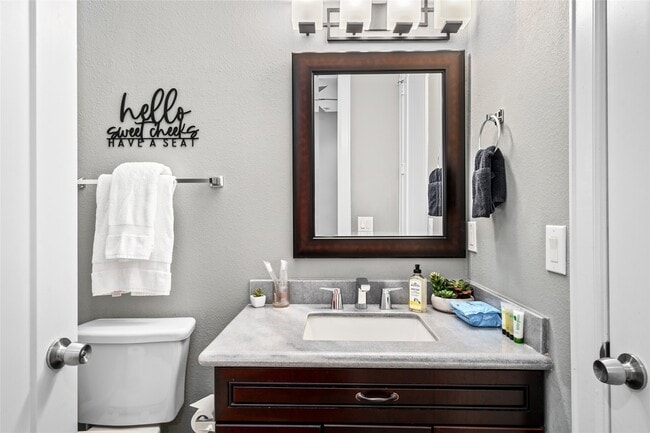 Building Photo - 2104 Webster St