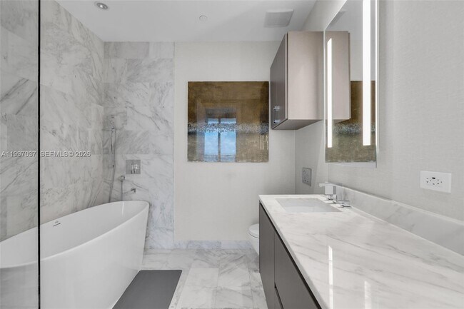 Building Photo - 1451 Brickell Ave