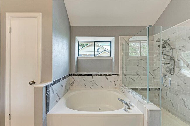 Building Photo - 1009 Riverlawn Dr