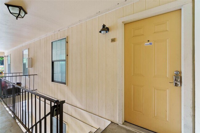 Building Photo - 407 E 45th St