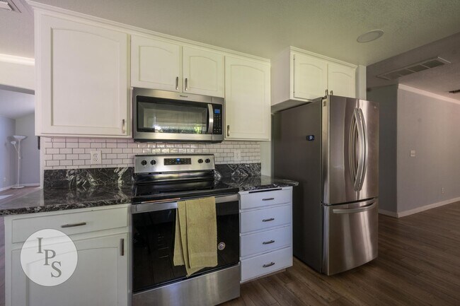 Building Photo - 9471 N Whitehouse Dr
