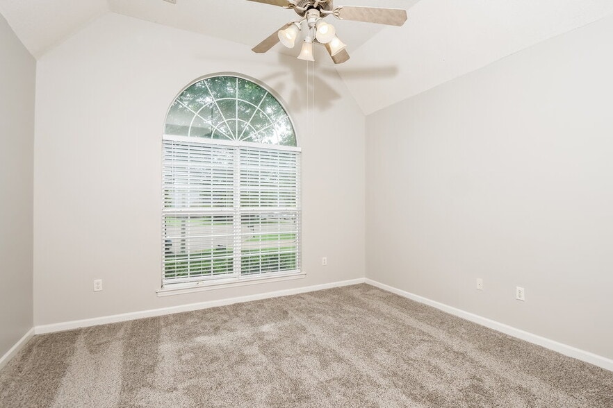 Building Photo - 5969 Telford Dr