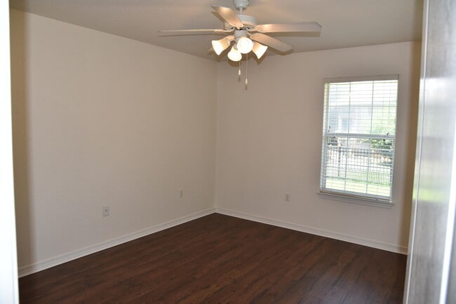 Building Photo - 224 Talquin Cove