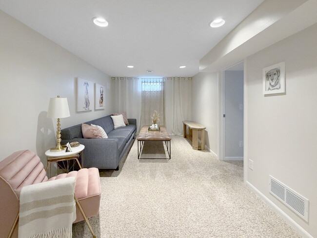 Building Photo - Gorgeous 3-Bed/2 Bath in the Heart of Saint Louis Park - Dogs Welcome!