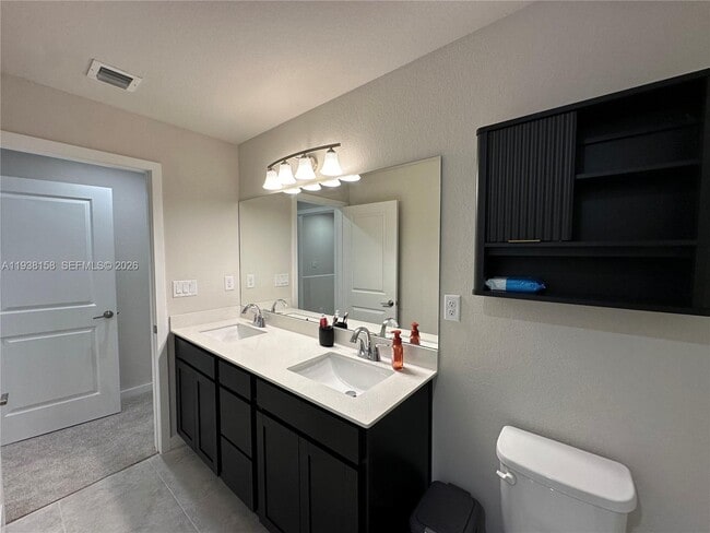 Building Photo - 389 10th Ct