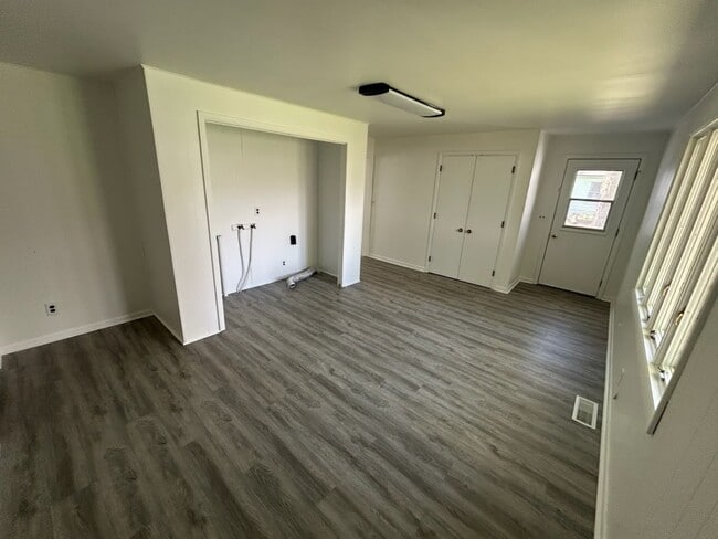 Building Photo - 114 W Alexander St