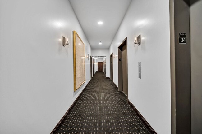 Building Photo - 701 S Wells St