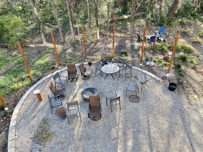 Building Photo - 610 Trent Dr