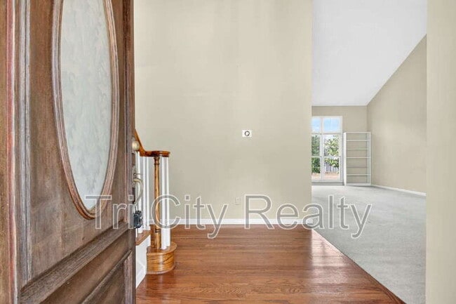 Building Photo - 404 Topaz Trail