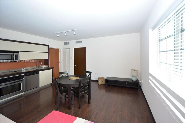 Building Photo - 435 21st St