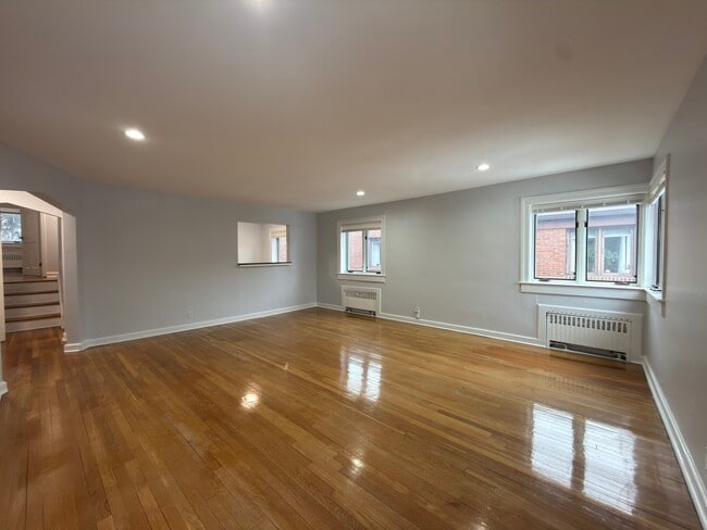 Building Photo - 530 Broad Ave