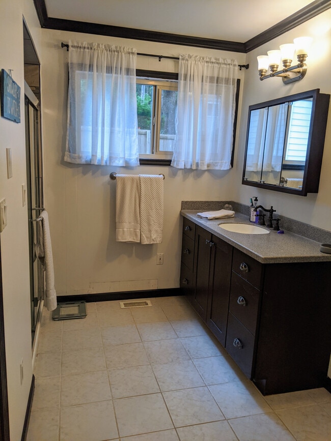 Building Photo - Lake Margaret Rental