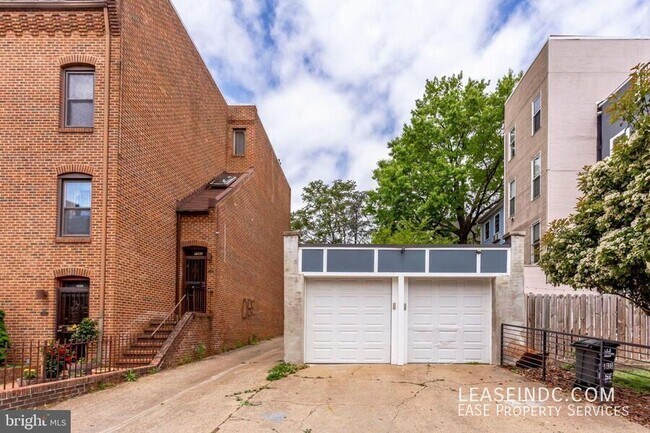 Building Photo - 963 14th St SE