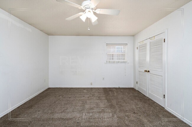 Building Photo - Immaculate 3BR / 2BA Home in Carriage Hills