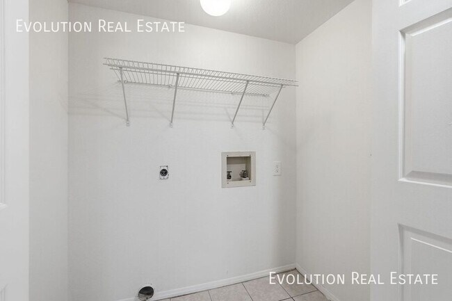 Building Photo - 2329 N Recker Rd
