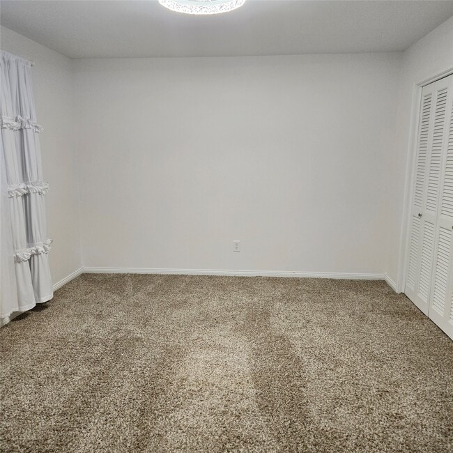 Building Photo - 22318 Greenbrook Dr