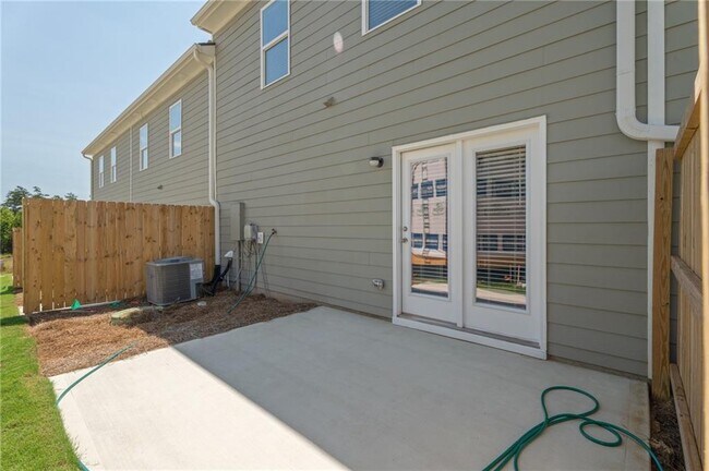 Building Photo - 211 Stoneybrook Dr