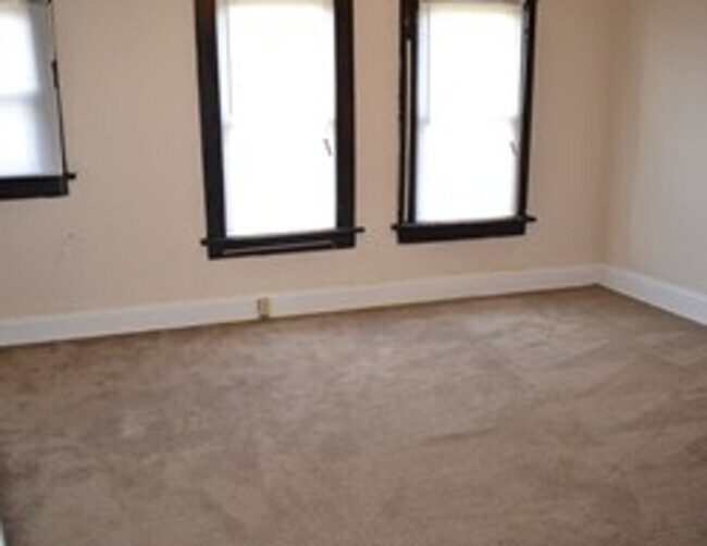 Building Photo - 1626 Summit-