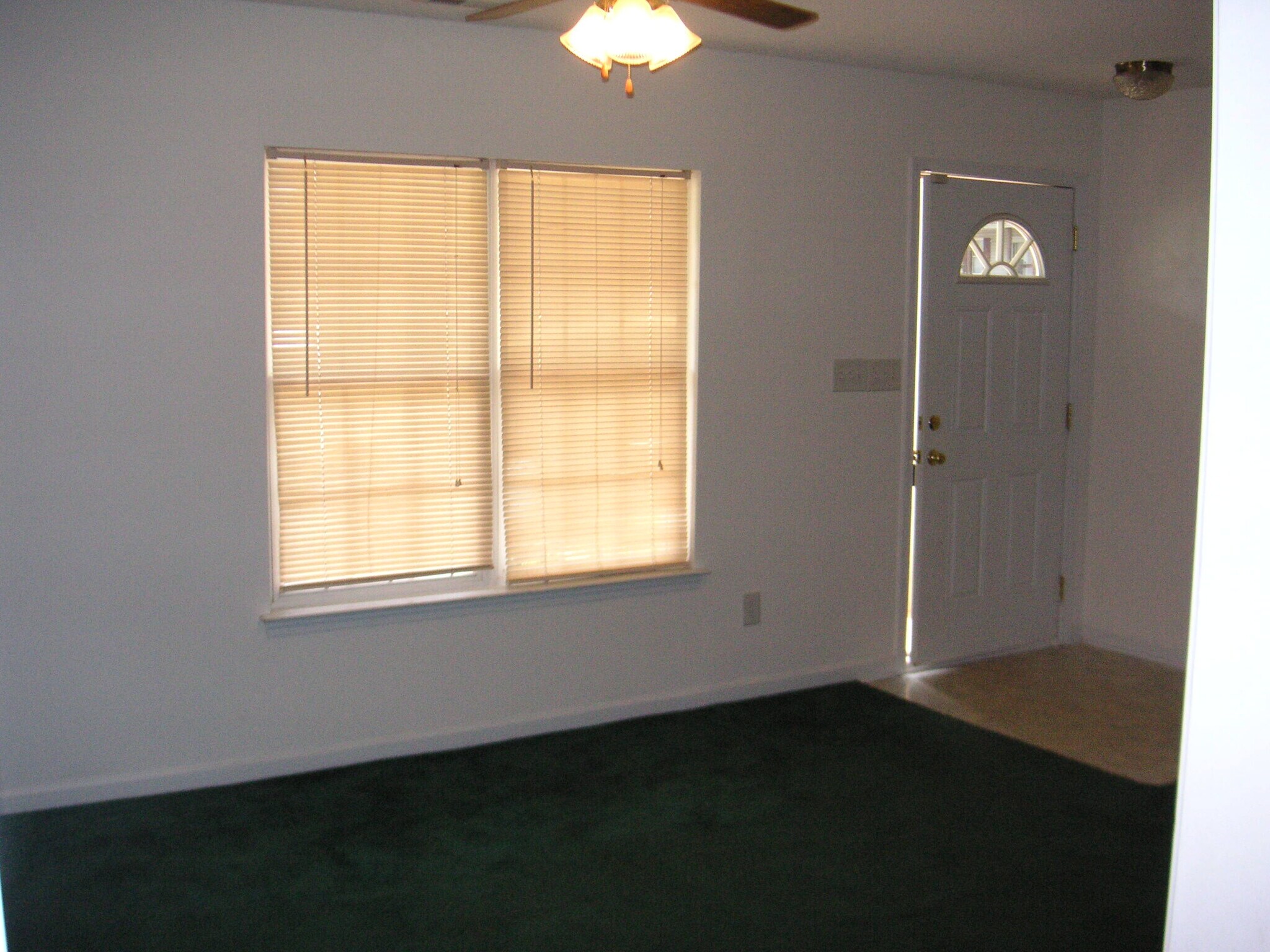 Building Photo - 1005 Karendale Ave