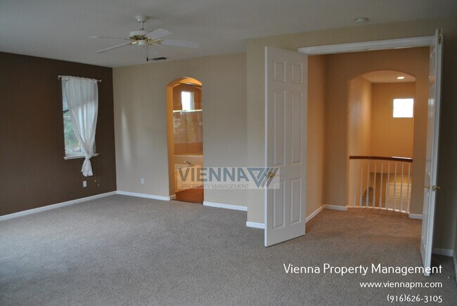 Building Photo - Beautiful 4 Bedroom + Study in Desirable N...