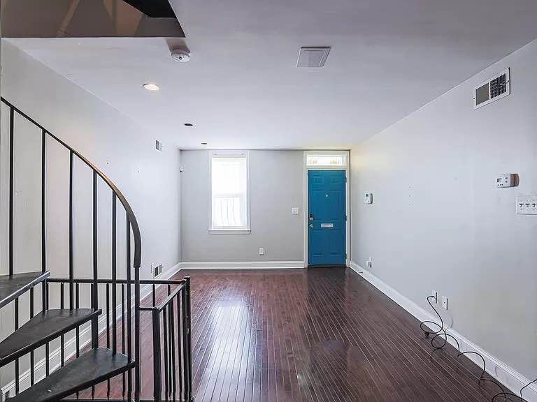 Building Photo - 748 McHenry St