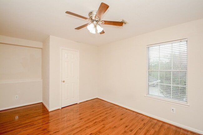 Building Photo - 8402 Brickhaven Ln