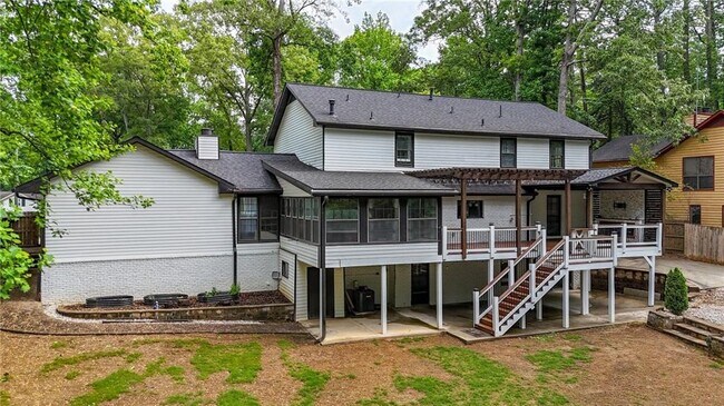 Building Photo - 3270 Brookview Dr