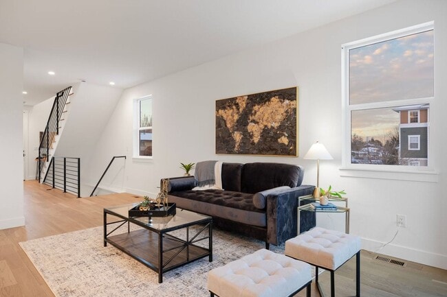 Building Photo - Modern New Construction Duplex in Desirabl...