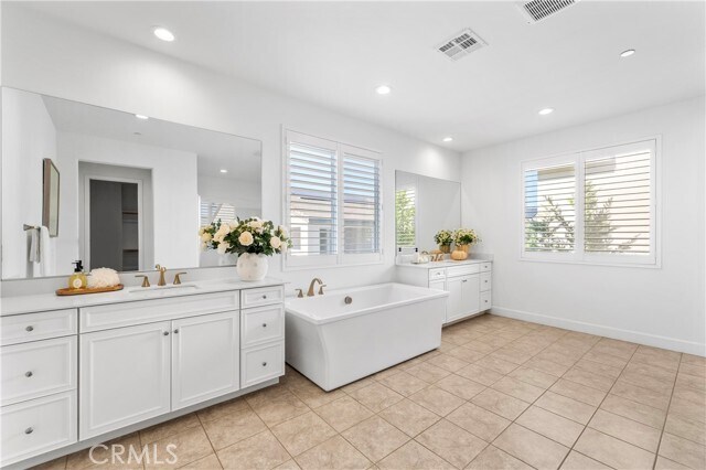 Building Photo - 105 Shear