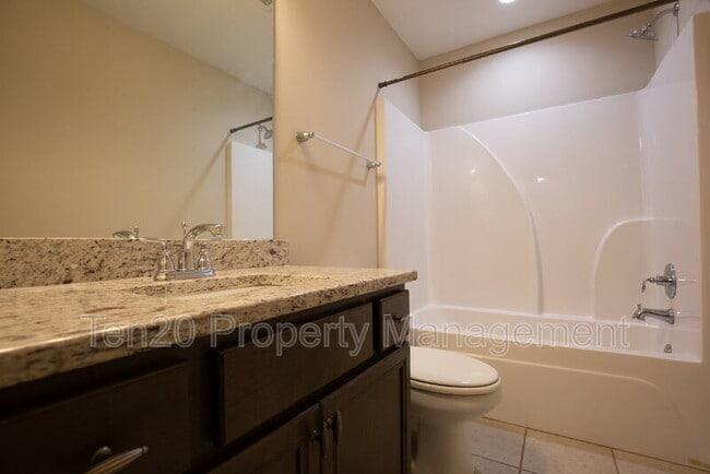 Building Photo - 122 Cedar Wy