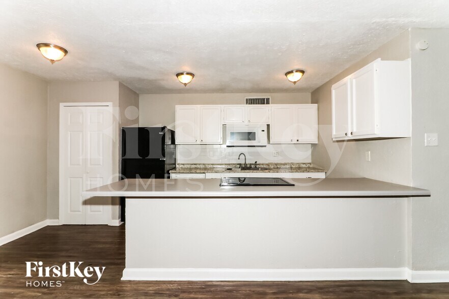 Building Photo - 6914 Pickett Dr