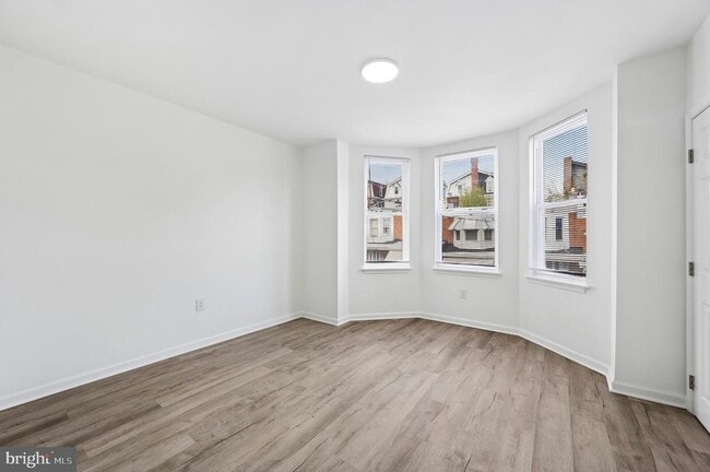 Building Photo - 462 E Cosgrove St