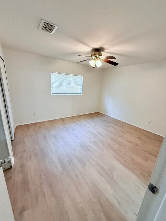 Building Photo - 9922 Kent Forest