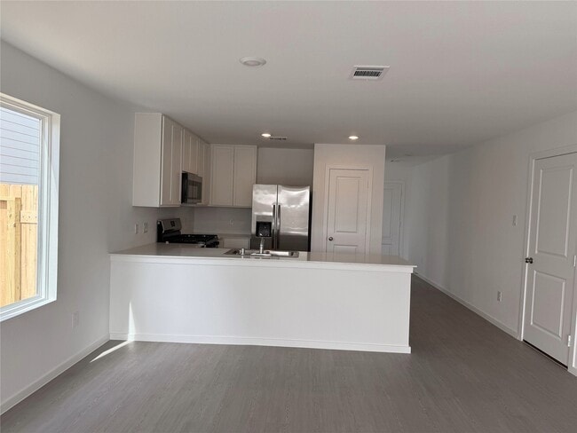 Building Photo - 25670 Roy Rogers Rd