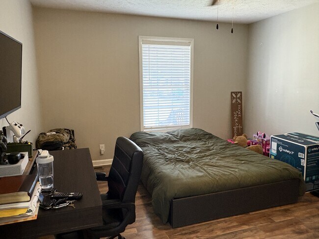 Building Photo - 515 Fox Trot Dr