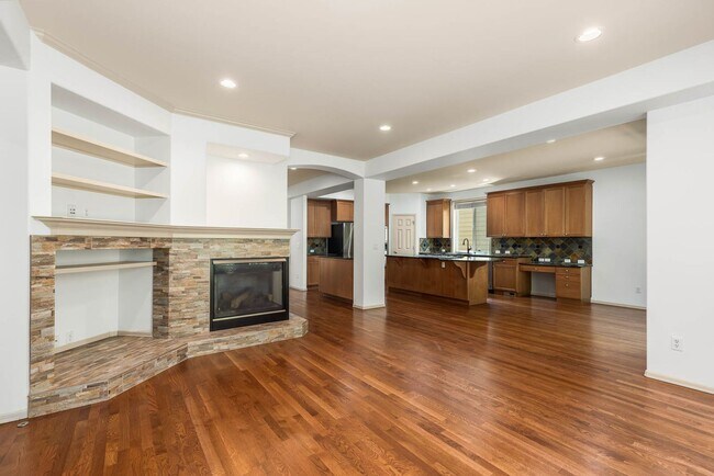 Building Photo - Elegant Redmond Retreat | 4 Bed + 2 Offices | Prime Cul-de-Sac Location