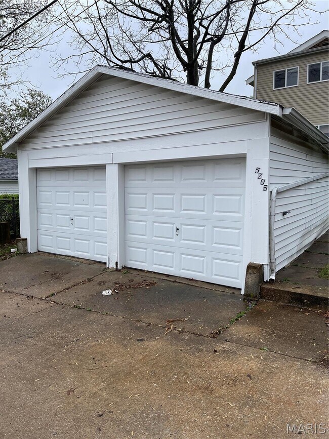 Building Photo - 5205 Walsh St