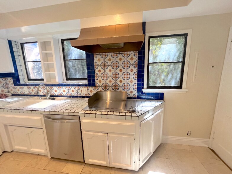 Building Photo - 223 S Gale Dr